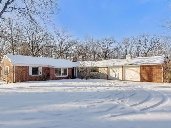 26225 N Hickory Road, Mundelein, IL 60060