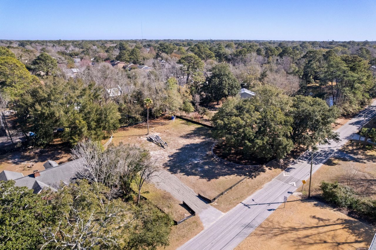 927 Lakeview Drive Photo 3