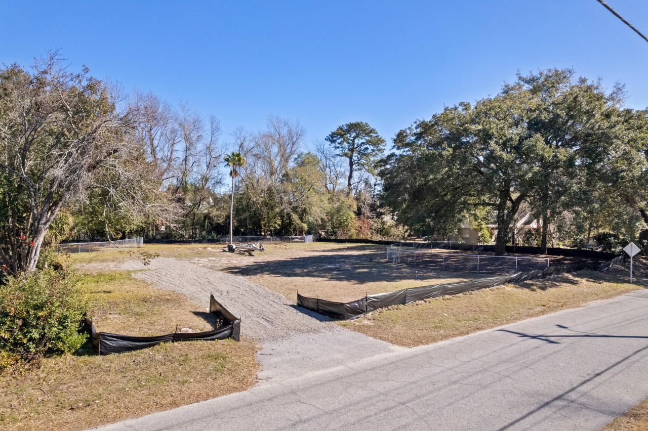 927 Lakeview Drive Photo 4