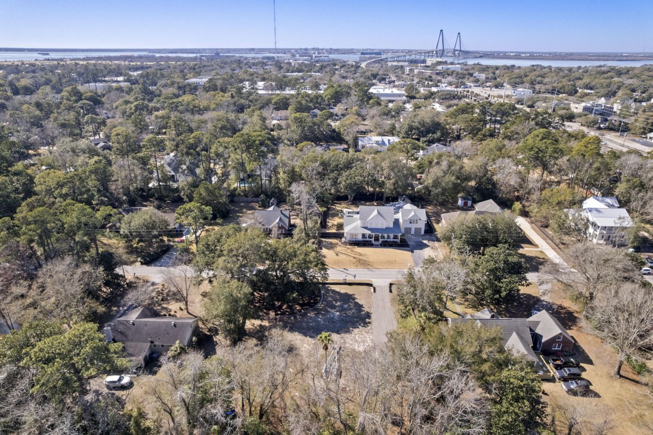 927 Lakeview Drive Photo 7