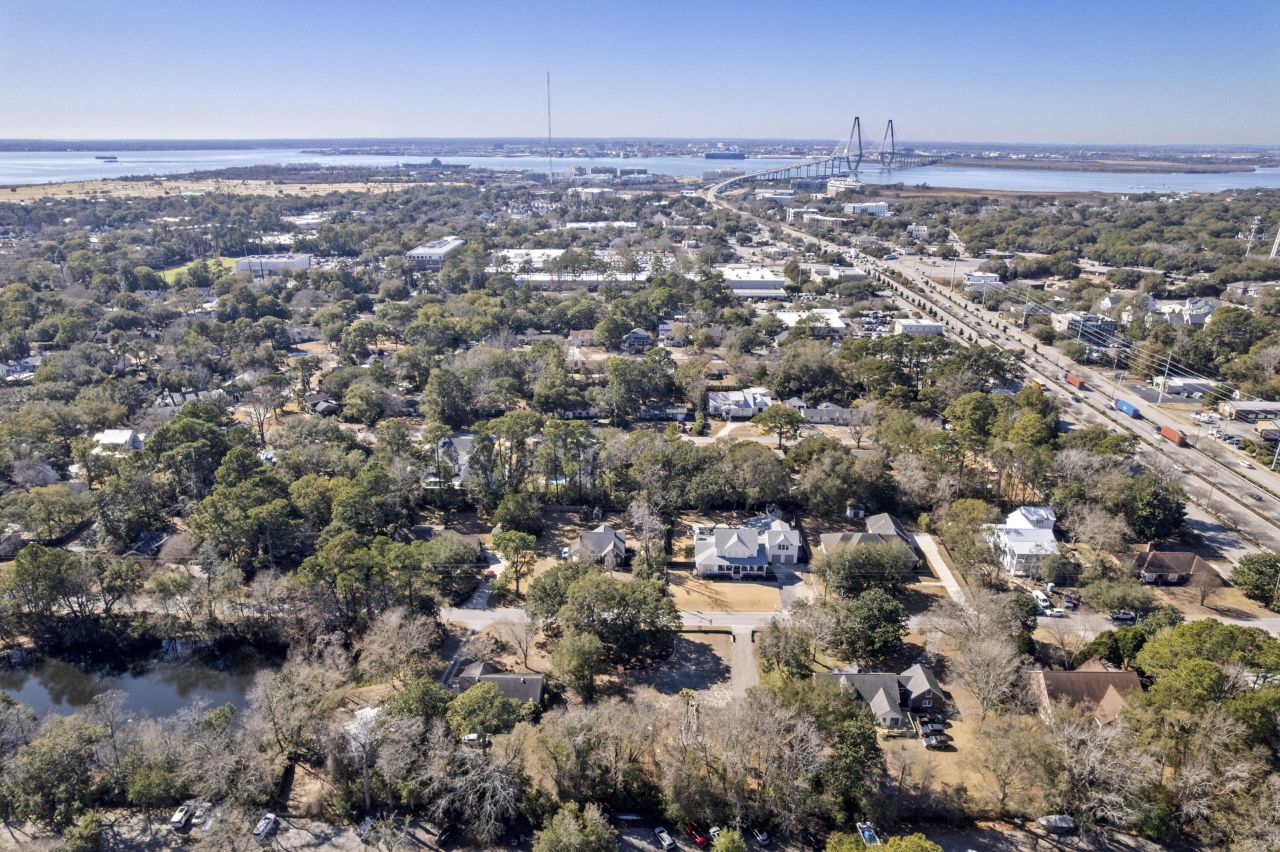 927 Lakeview Drive Photo 8