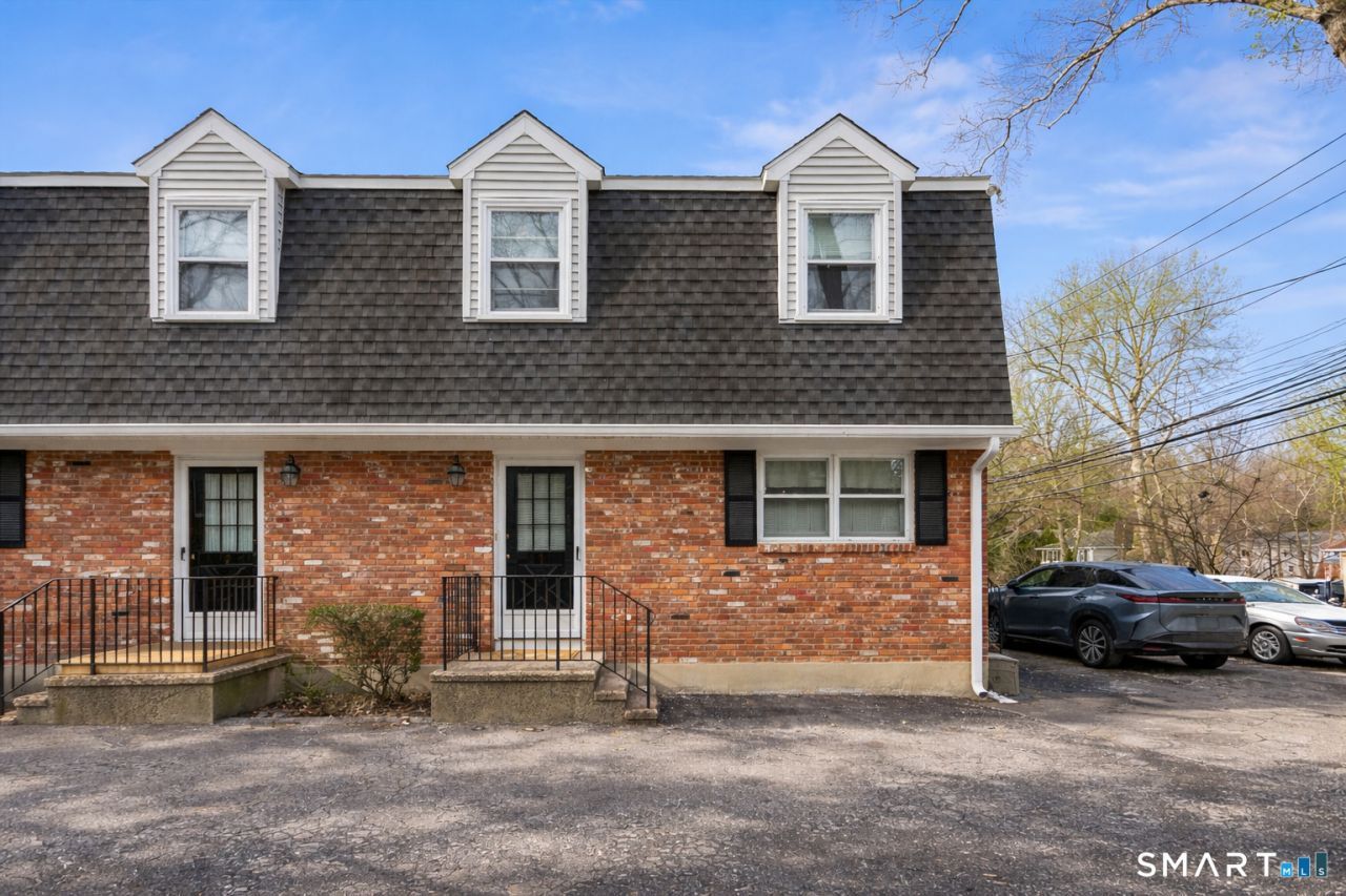 59 Woodway, Unit APT 1, Stamford, CT 06907 Main Photo