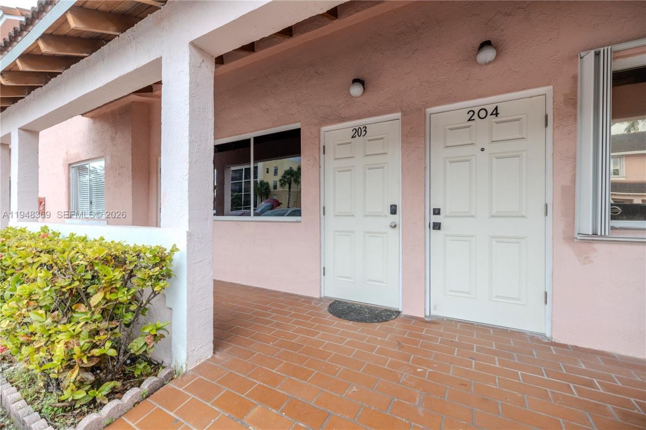 8013 Lake Dr, Unit 203, Doral, FL 33166 Main Photo