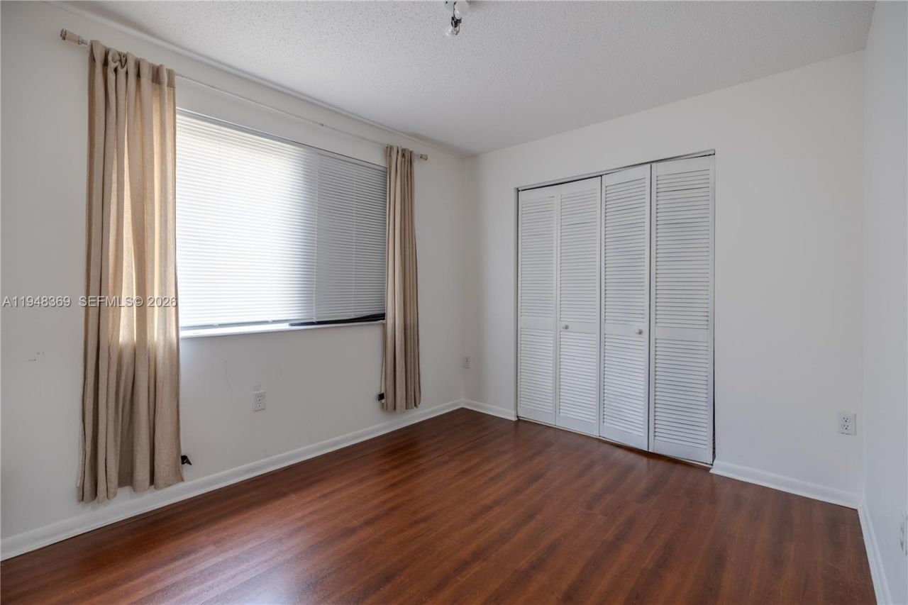 8013 Lake Dr , Unit 203, Doral, FL 33166 Photo