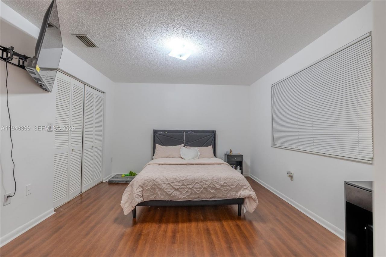 8013 Lake Dr , Unit 203, Doral, FL 33166 Photo