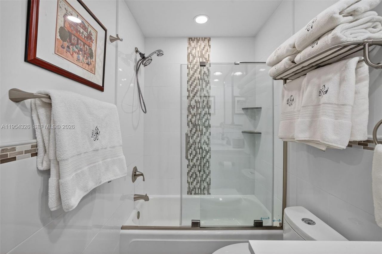 6471 Bay Club Dr, Unit 3, Fort Lauderdale, FL 33308 Photo