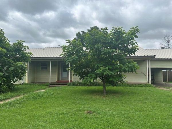 1015 W Hamilton, Olney, TX 76374