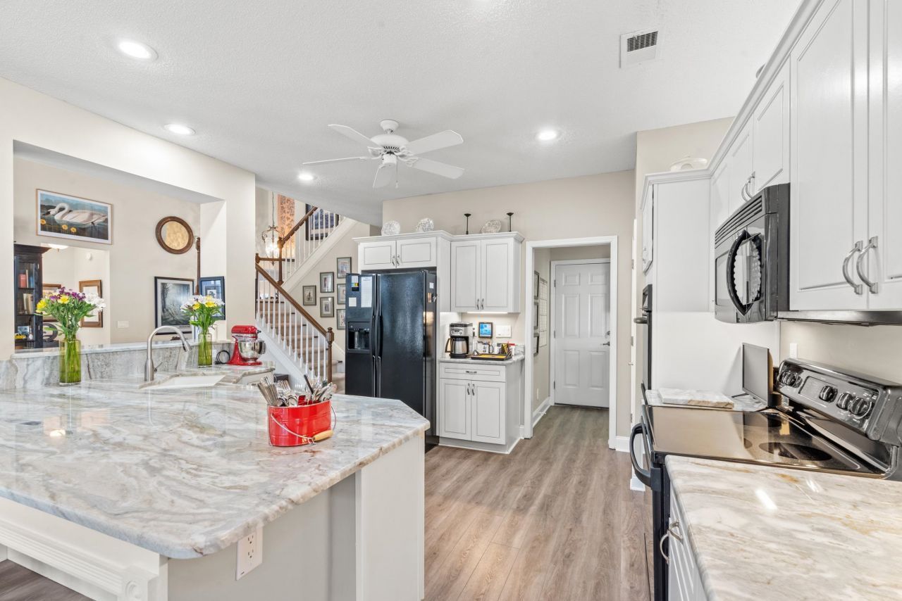 4946 Westwind Dr. Photo 8