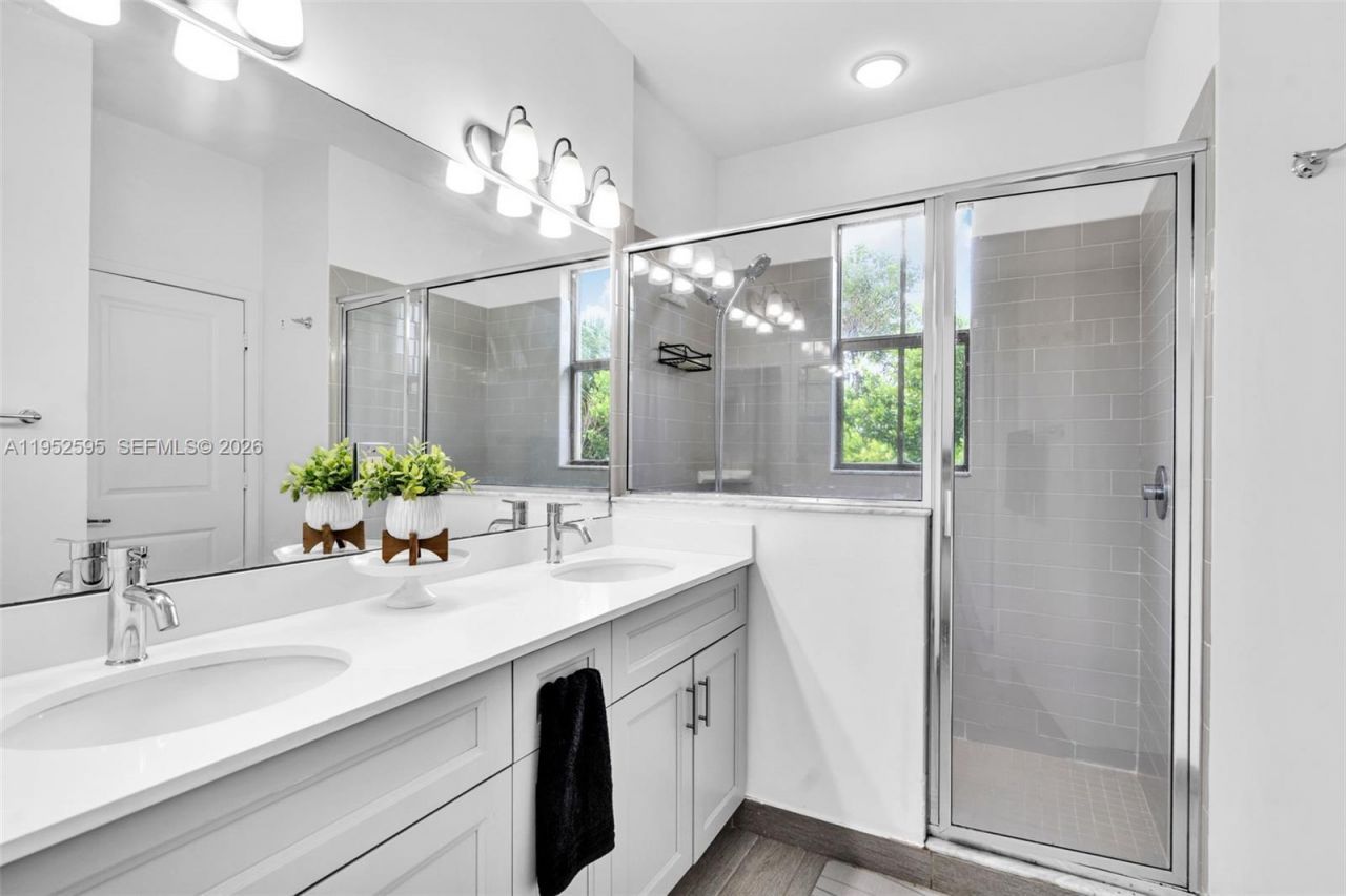 4925 NW 51st Ter, Tamarac, FL 33319 Photo