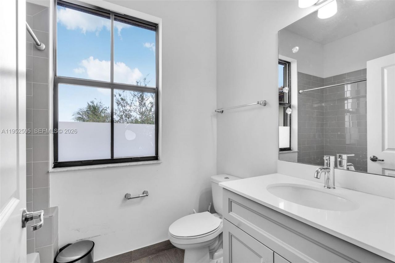 4925 NW 51st Ter, Tamarac, FL 33319 Photo