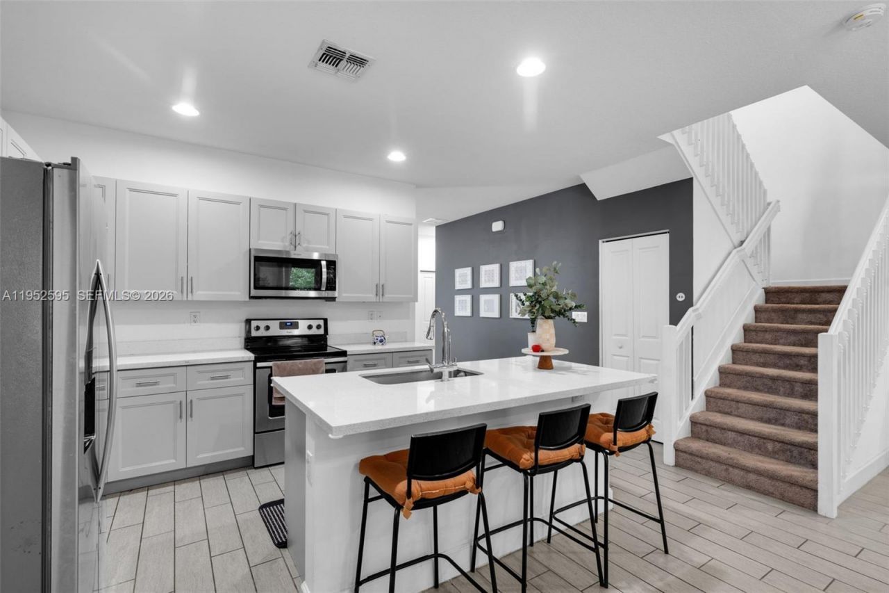 4925 NW 51st Ter, Tamarac, FL 33319 Photo