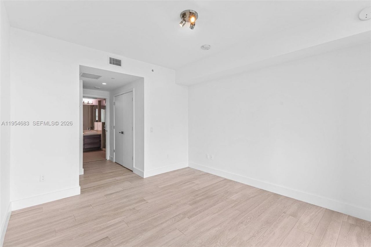 1080 Brickell Ave, Unit 3909, Miami, FL 33131 Photo