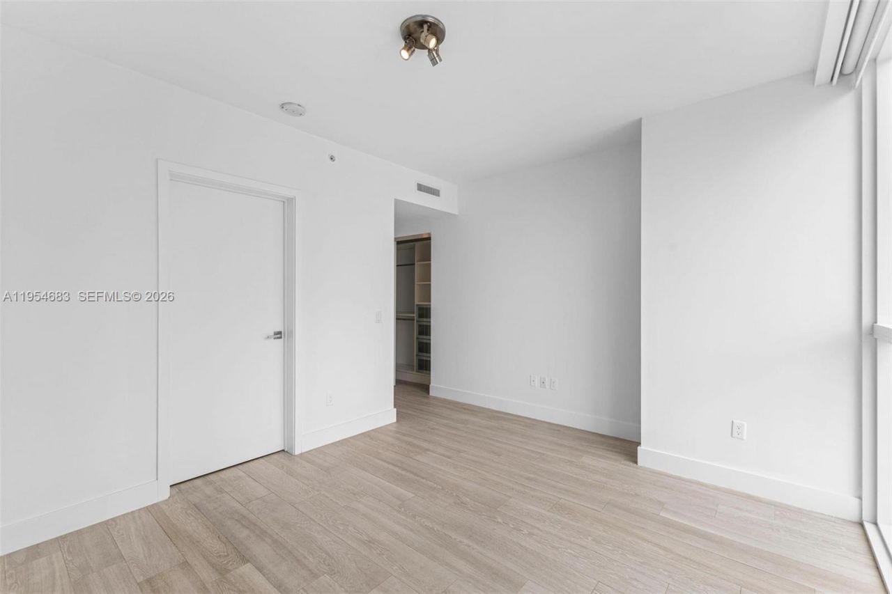 1080 Brickell Ave, Unit 3909, Miami, FL 33131 Photo