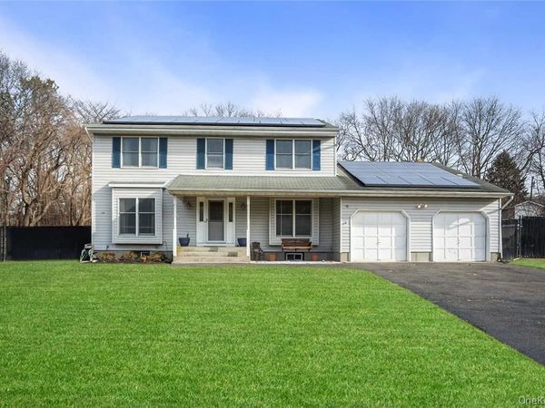 15 Eton Road, Farmingville, NY 11738