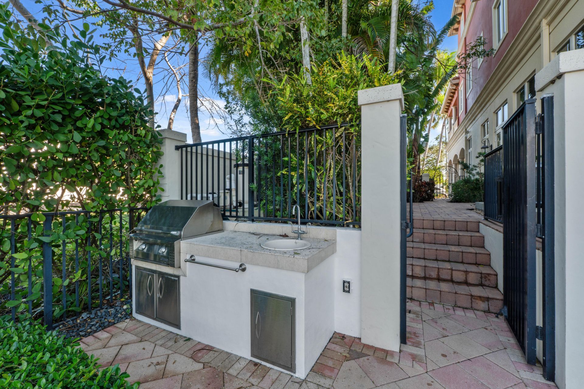 453 NE 19th Avenue, Unit D, Deerfield Beach, FL 33441 Photo