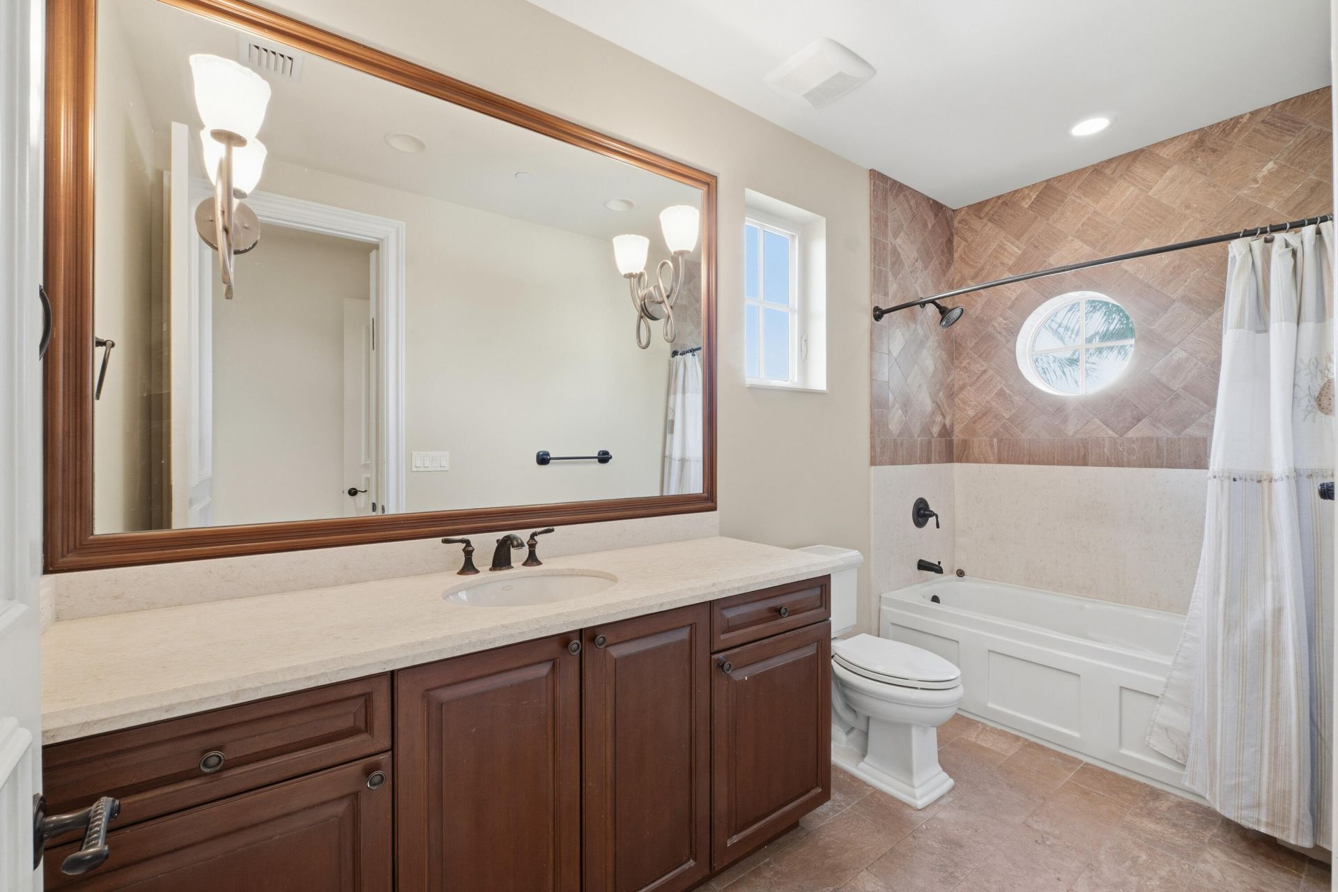 453 NE 19th Avenue, Unit D, Deerfield Beach, FL 33441 Photo