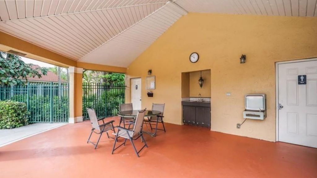 4106 Carriage Drive, Unit 5C, Pompano Beach, FL 33069 Photo