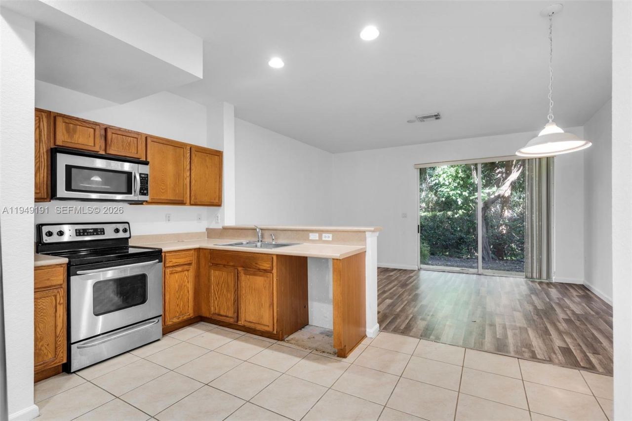 21217 NW 14th Pl , Unit 2-22, Miami Gardens, FL 33169 Photo