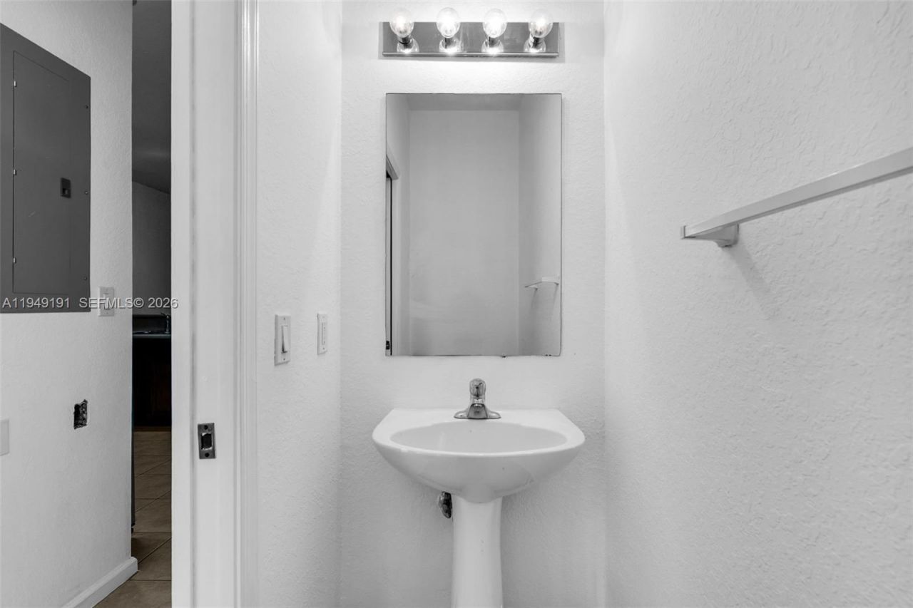 21217 NW 14th Pl , Unit 2-22, Miami Gardens, FL 33169 Photo