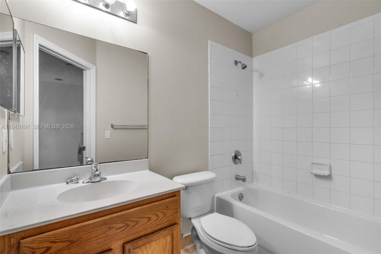 21217 NW 14th Pl , Unit 2-22, Miami Gardens, FL 33169 Photo