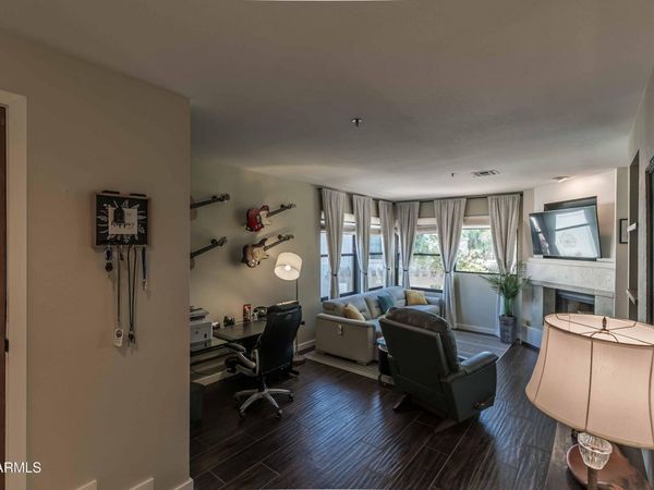 10080 E MOUNTAINVIEW LAKE Drive, Unit 204, Scottsdale, AZ 85258