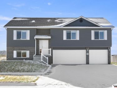 9431 Oxford Avenue, Waverly, NE 68462