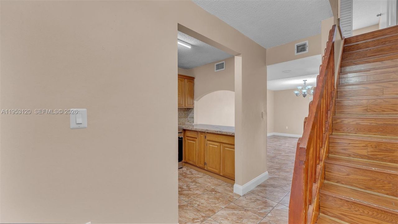 2780 W 76th St , Unit 203, Hialeah, FL 33016 Photo