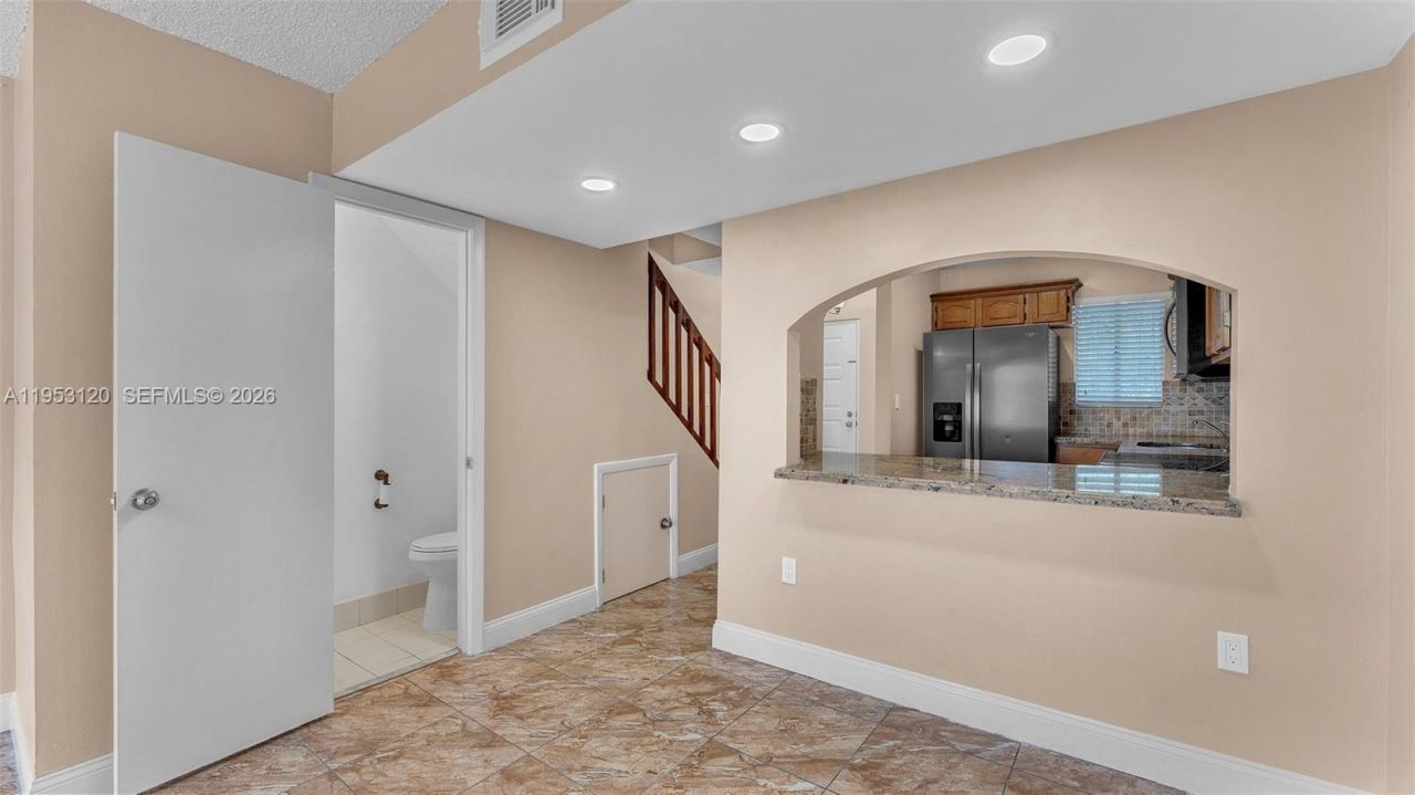 2780 W 76th St , Unit 203, Hialeah, FL 33016 Photo