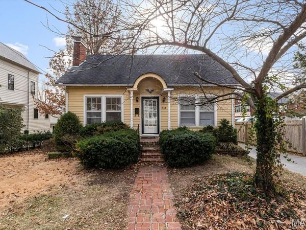 938 Hawbrook Road , Glendale, MO 63122