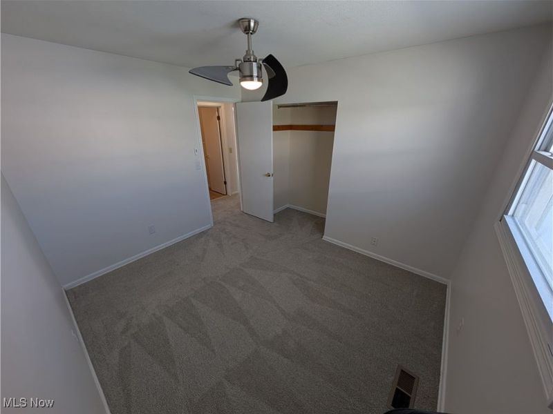 220 Windsor Drive, Elyria, OH 44035 Photo 12