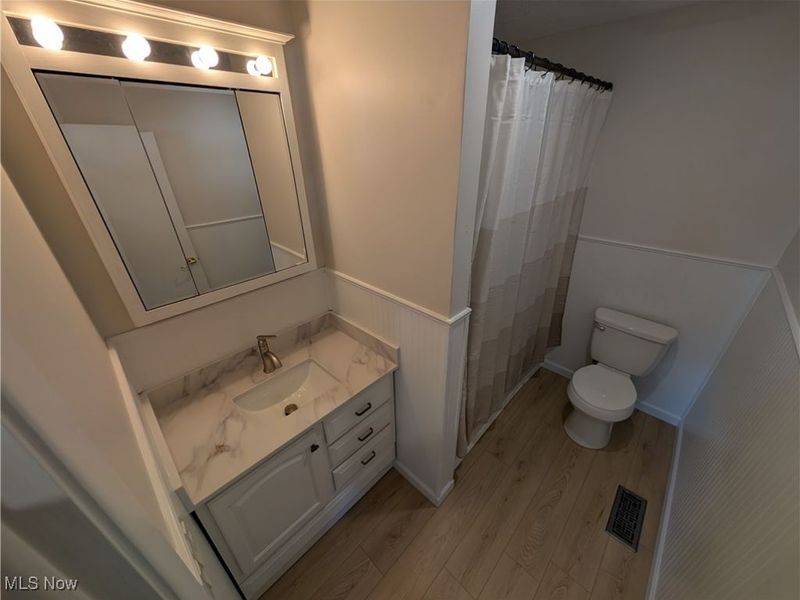 220 Windsor Drive, Elyria, OH 44035 Photo 13