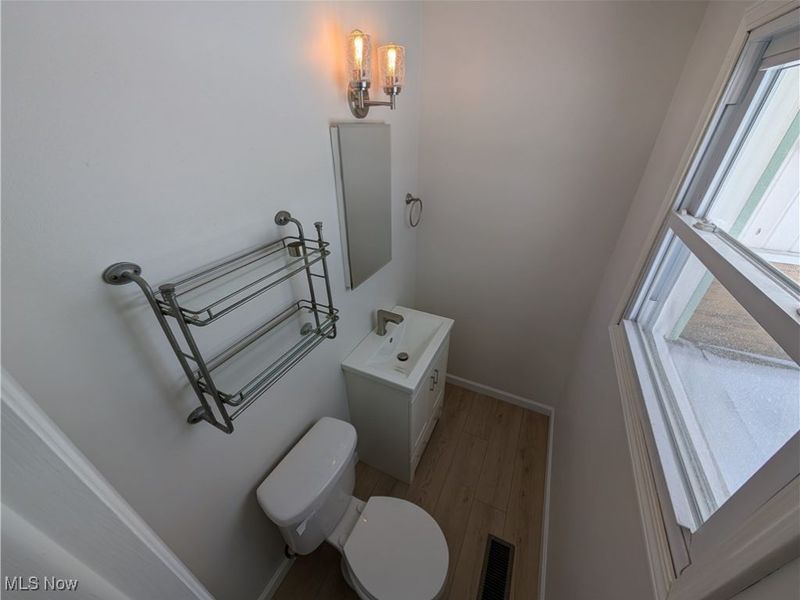 220 Windsor Drive, Elyria, OH 44035 Photo 16