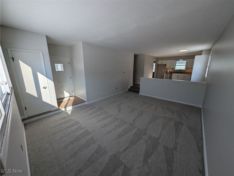 220 Windsor Drive, Elyria, OH 44035 Photo 2