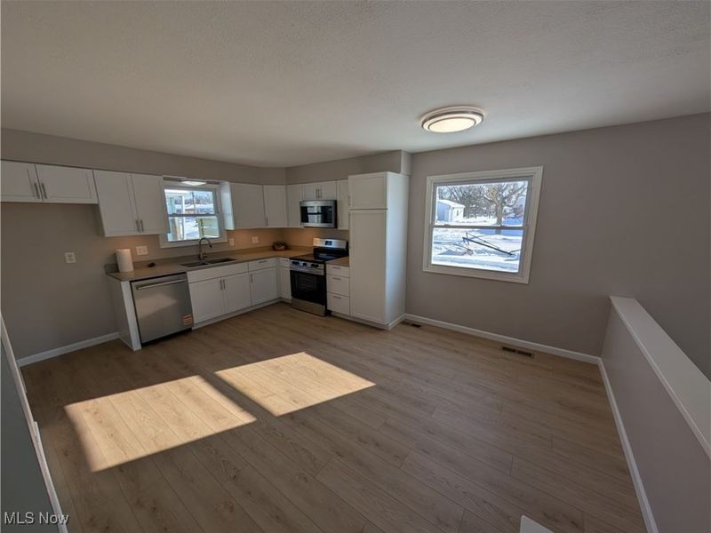 220 Windsor Drive, Elyria, OH 44035 Photo 6