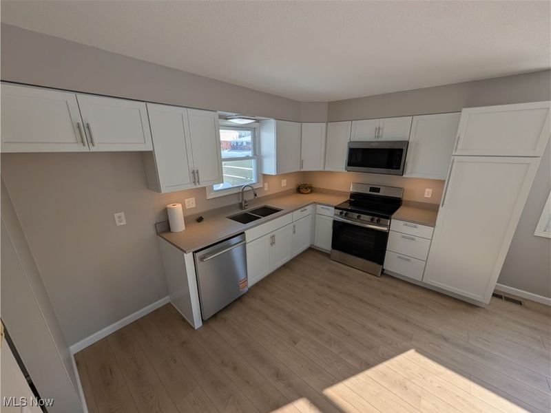 220 Windsor Drive, Elyria, OH 44035 Photo 7