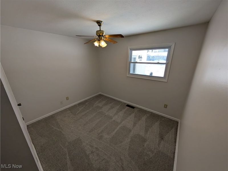 220 Windsor Drive, Elyria, OH 44035 Photo 9