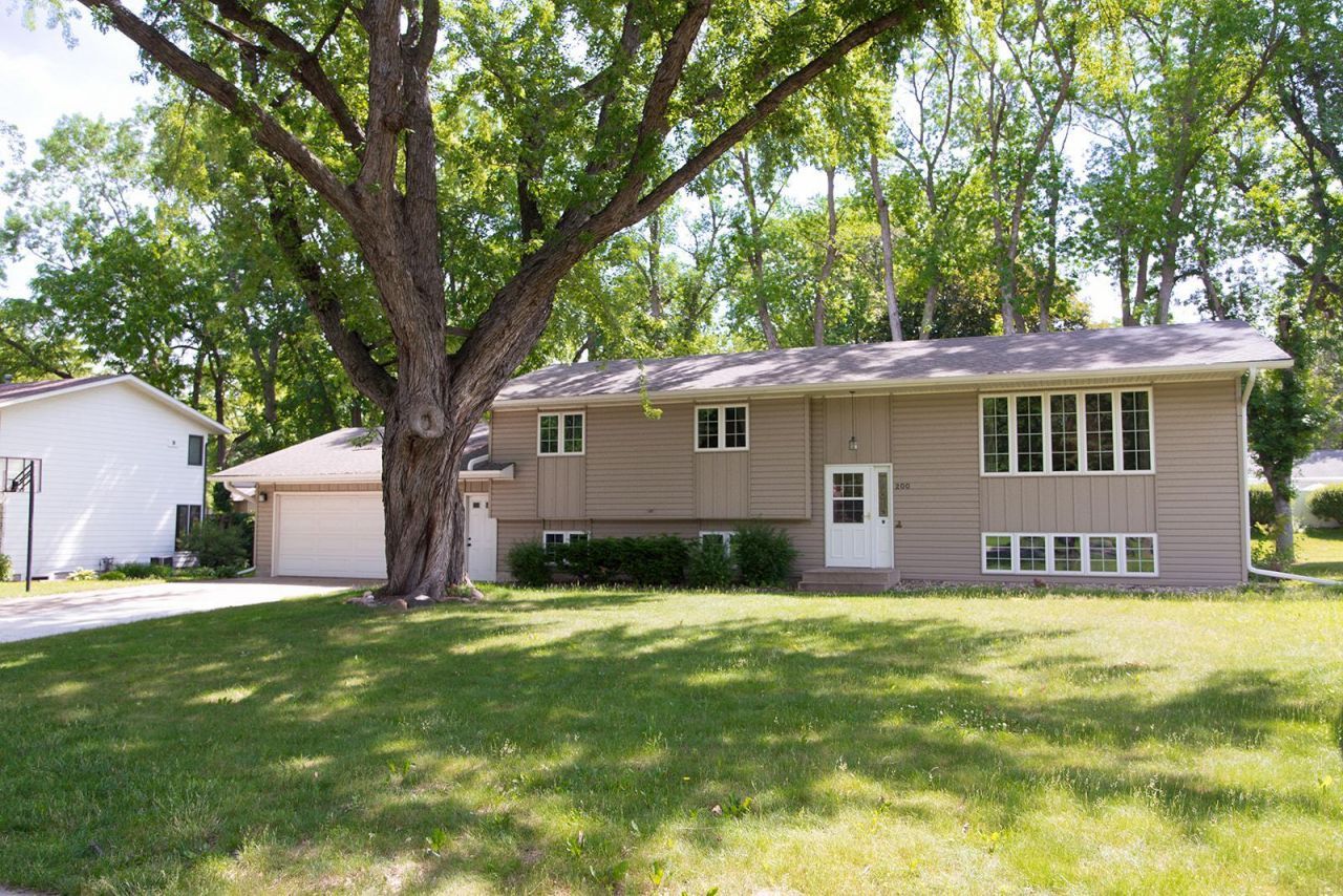 200 Interwood Drive, Glencoe, MN 55336