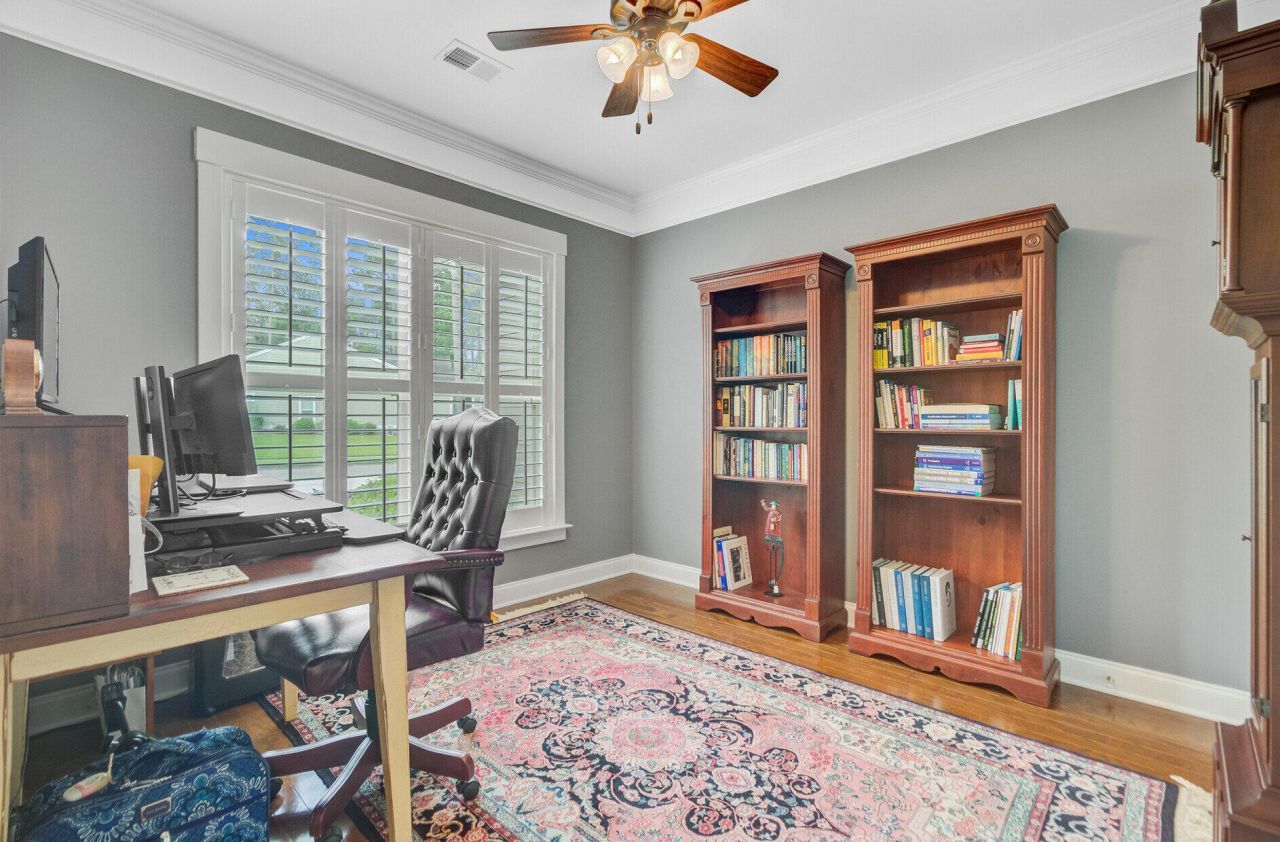 206 President Circle Photo 12