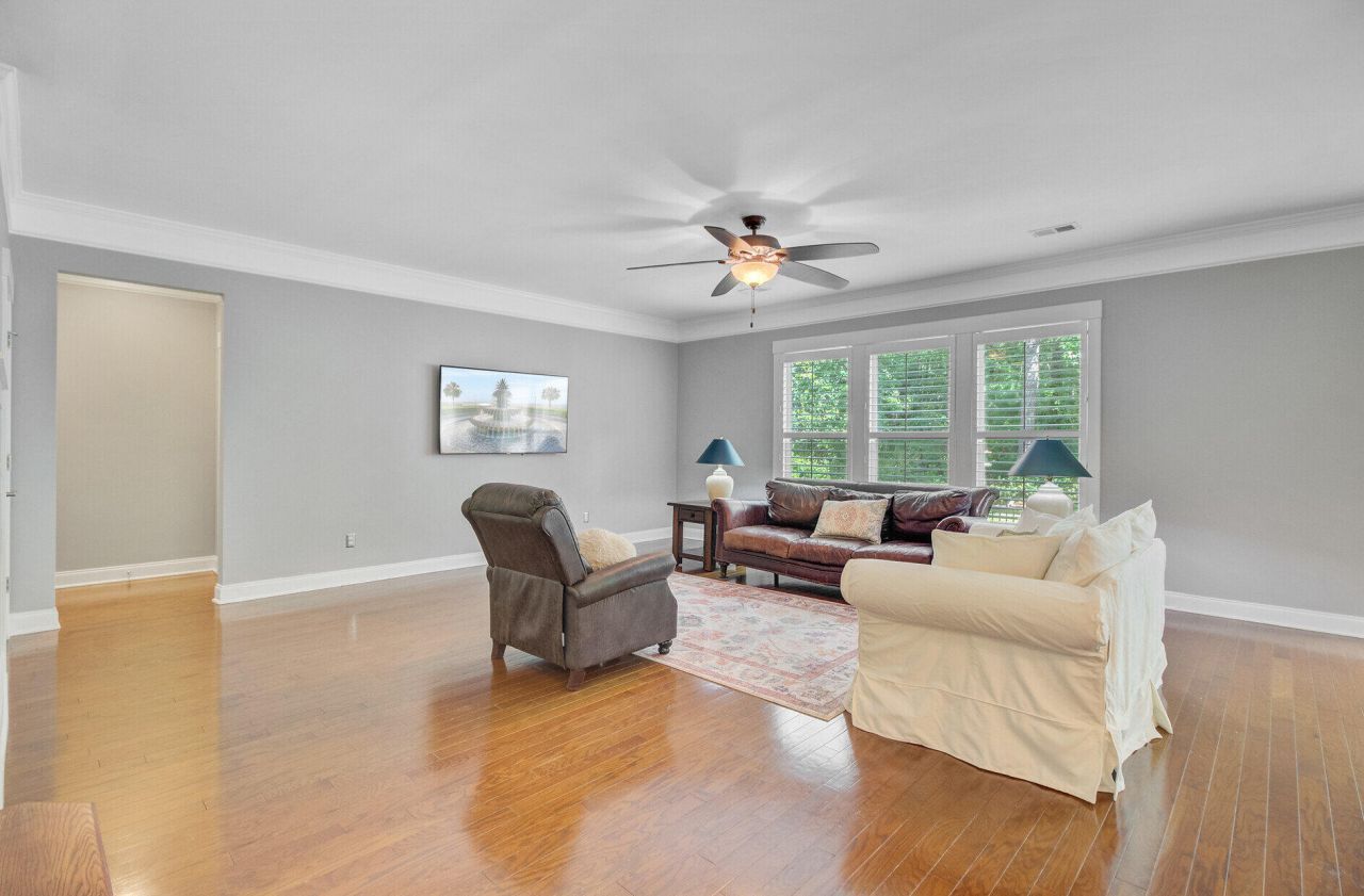 206 President Circle Photo 14