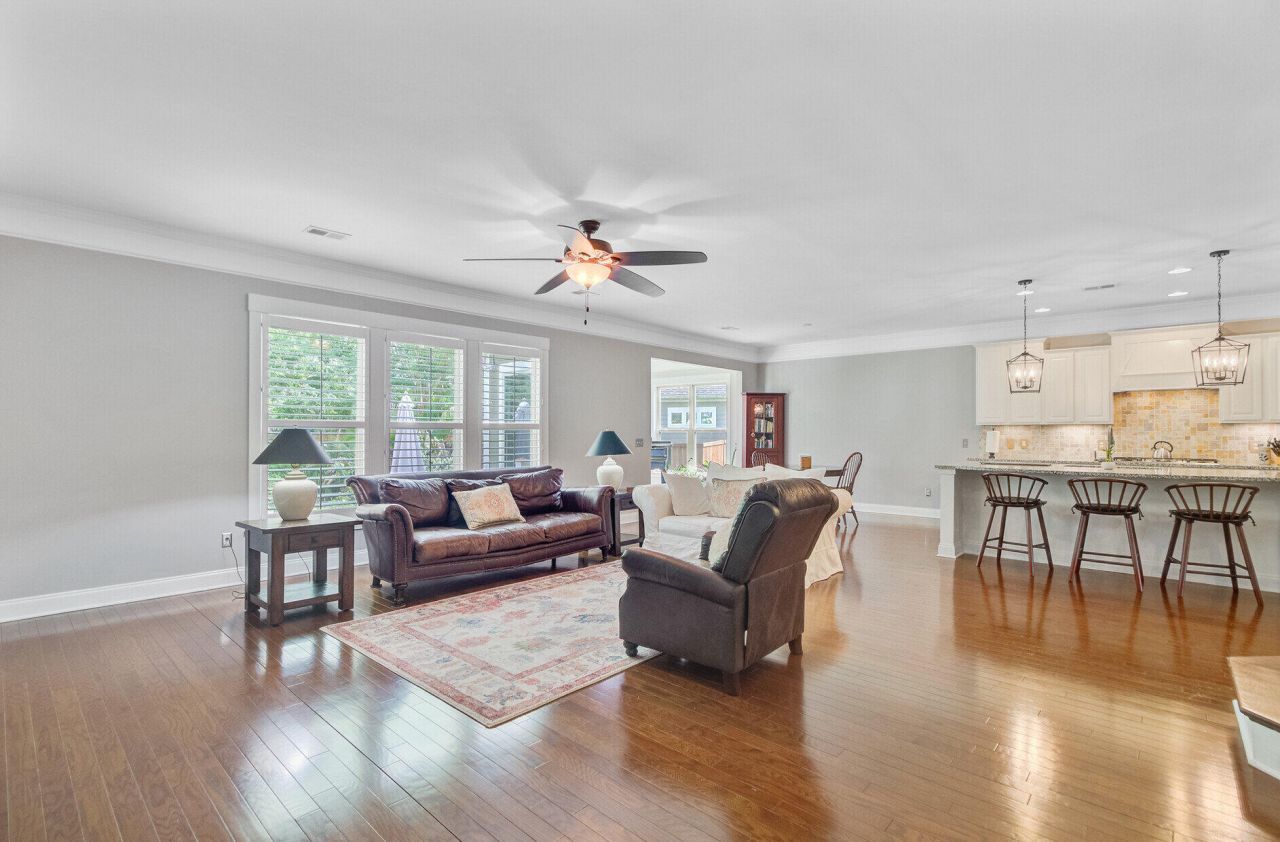 206 President Circle Photo 16