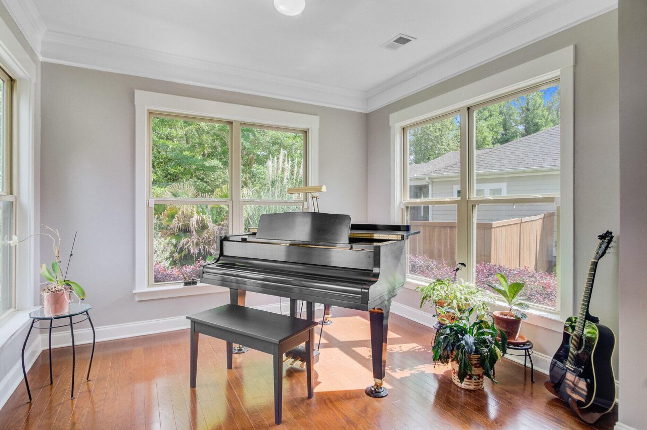 206 President Circle Photo 26