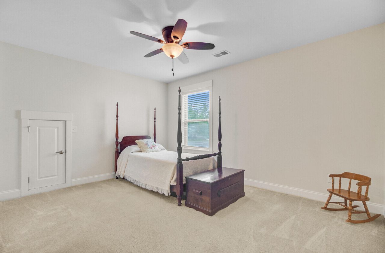 206 President Circle Photo 47