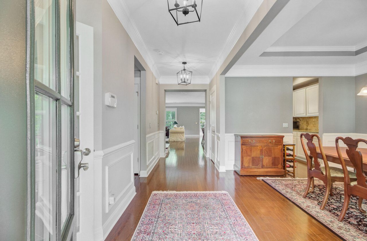 206 President Circle Photo 8