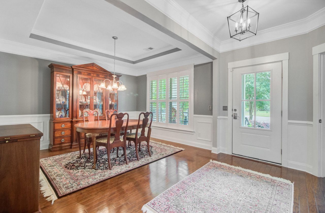 206 President Circle Photo 9