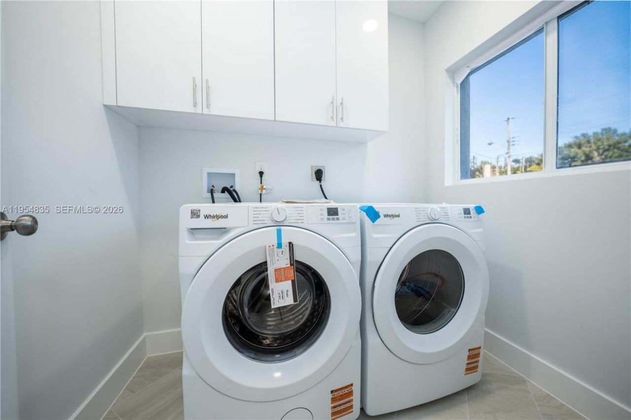 1221 NW 75th St, Miami, FL 33147 Photo