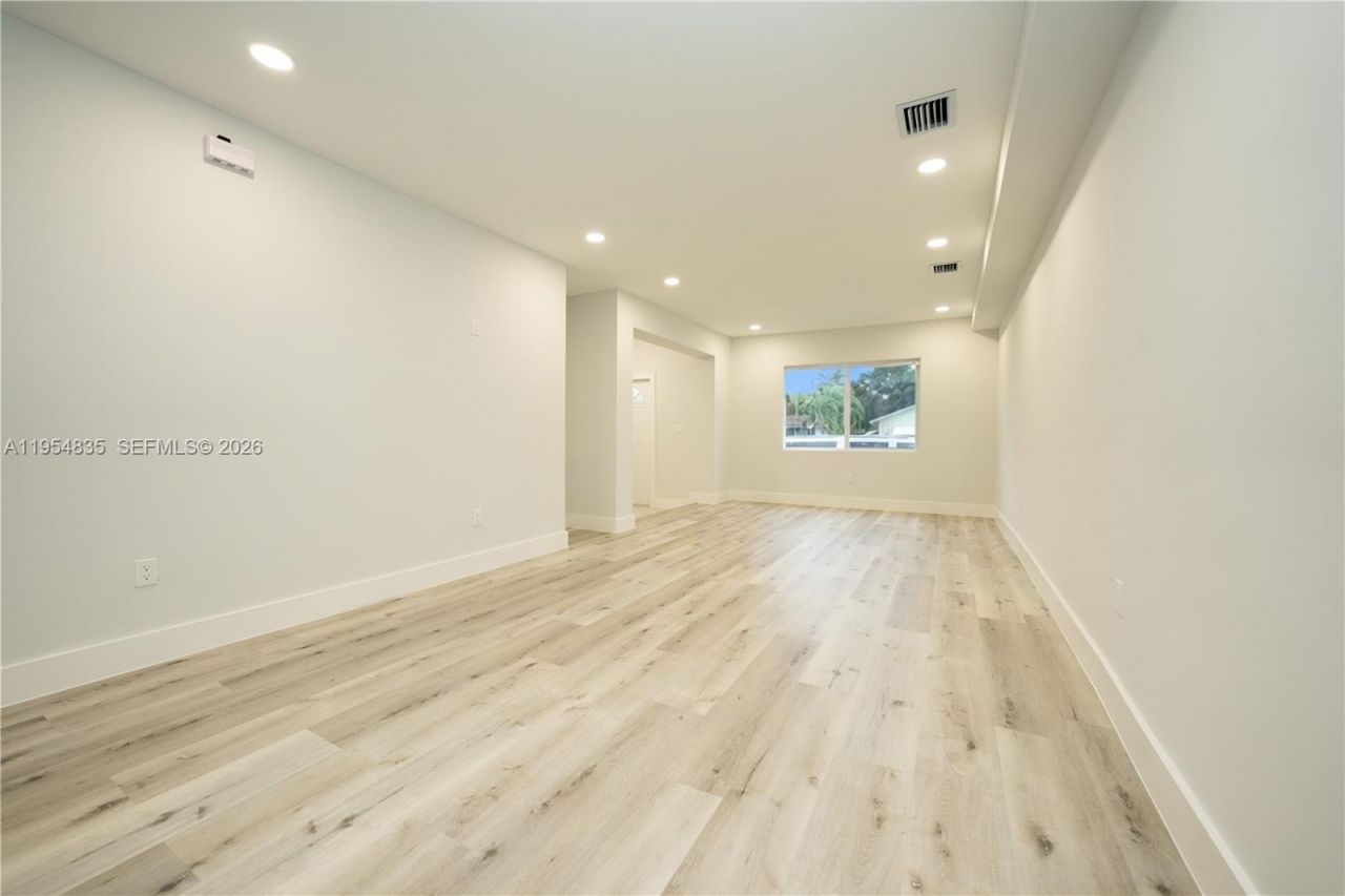 1221 NW 75th St, Miami, FL 33147 Photo