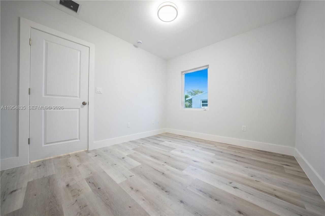 1221 NW 75th St, Miami, FL 33147 Photo