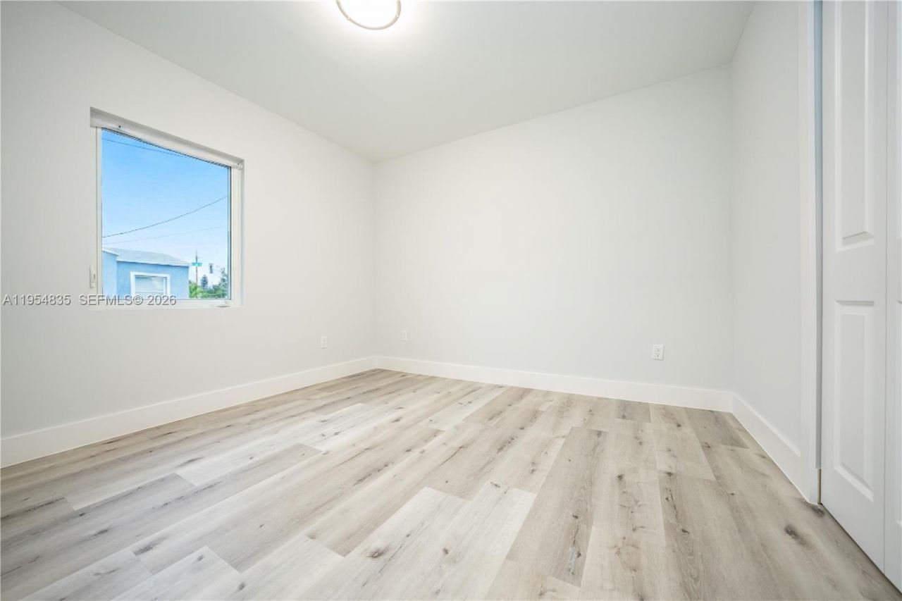 1221 NW 75th St, Miami, FL 33147 Photo