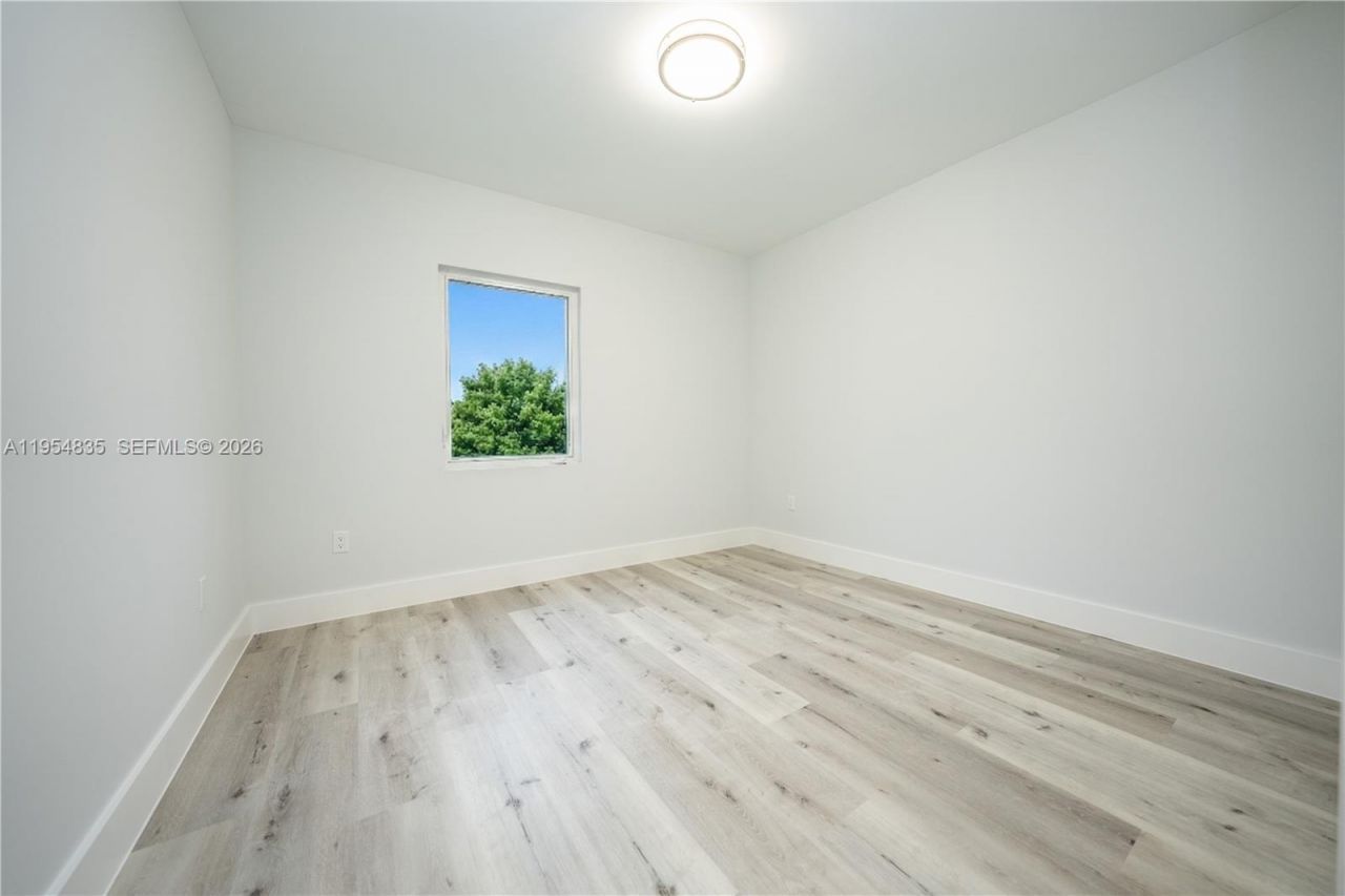 1221 NW 75th St, Miami, FL 33147 Photo