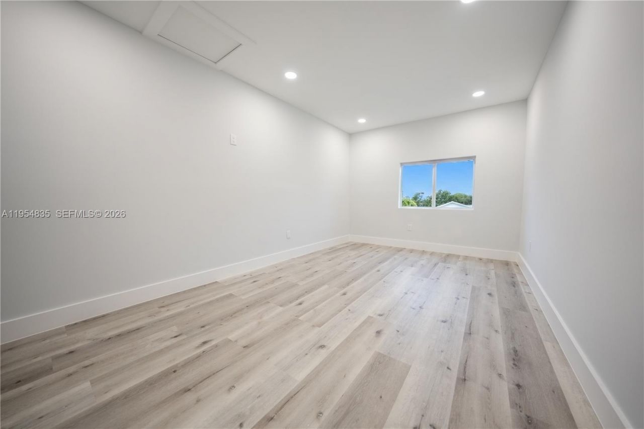 1221 NW 75th St, Miami, FL 33147 Photo